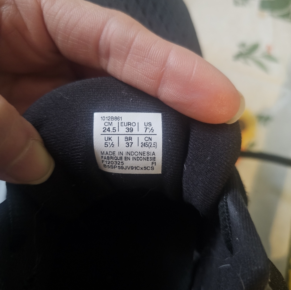 Asics Black and White Women's Athletic Running Shoes - Picture 8 of 8
